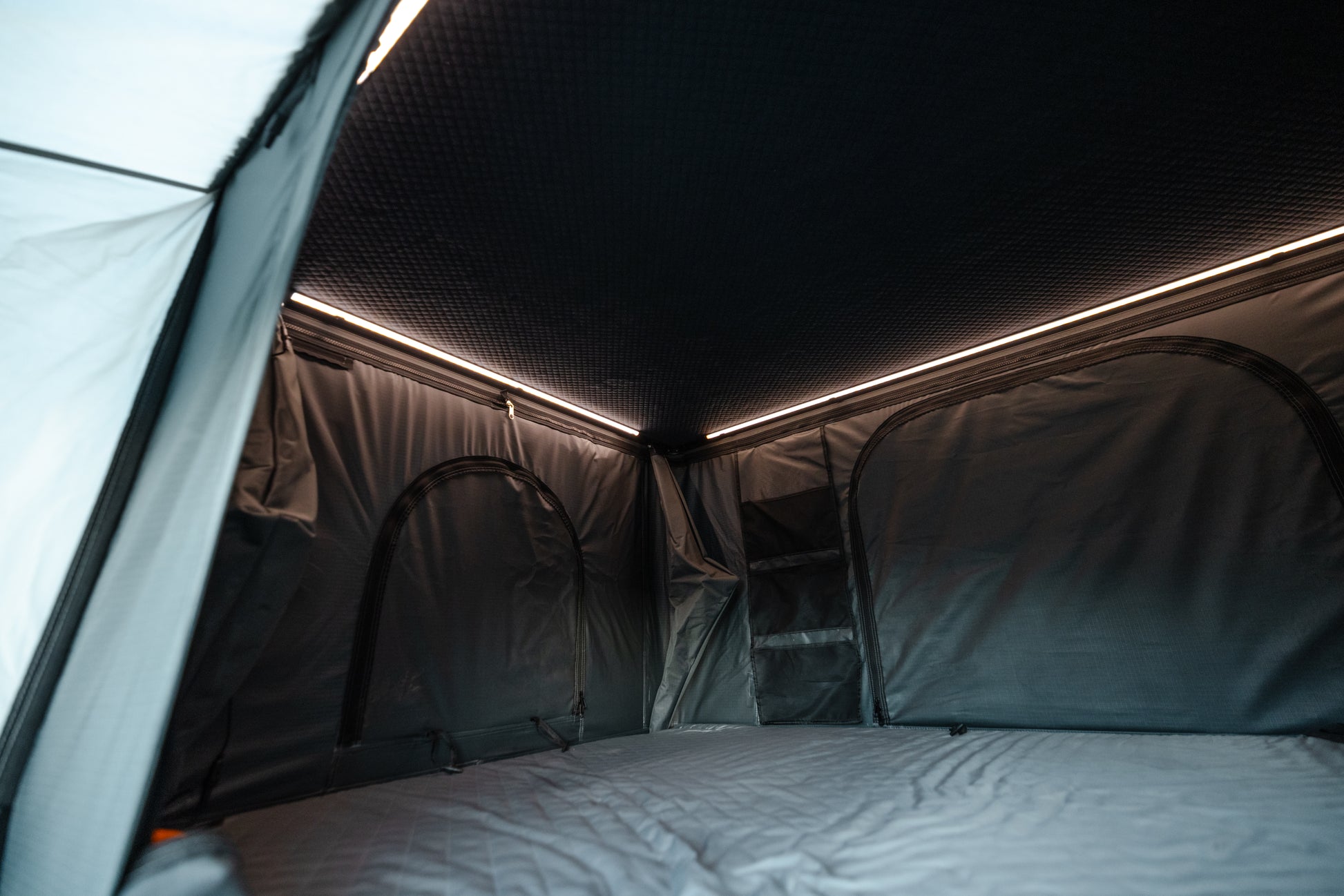 Smittybilt Universal Aluminum Pop-up RTT, 2986